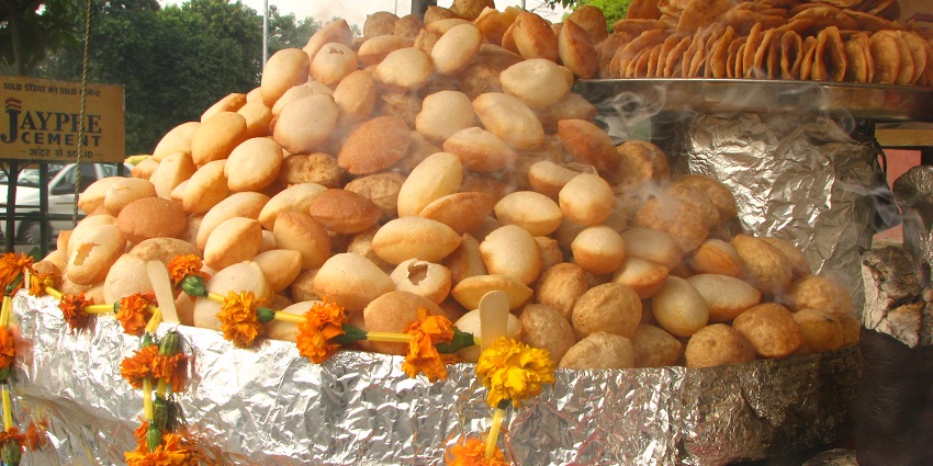 Try the street food of Delhi to add flavours to your culinary experiences.