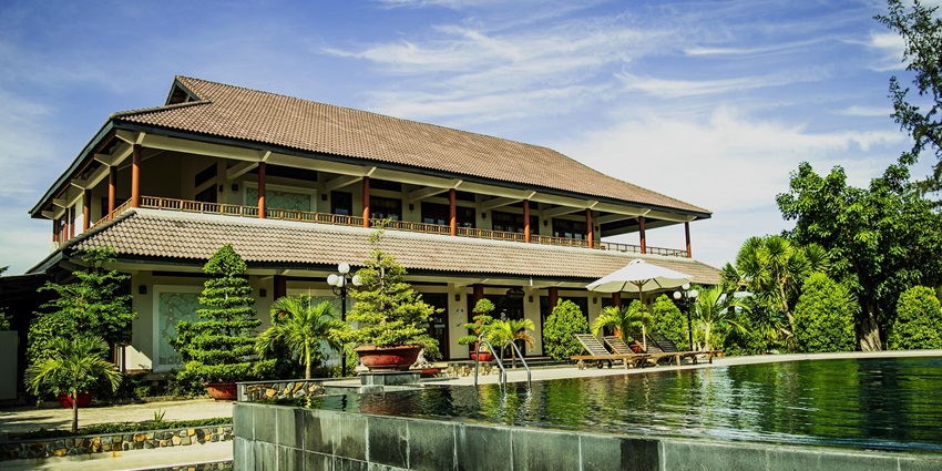 Resorts nearby Betul forts offer a diverse range of facilities according to tourists budget