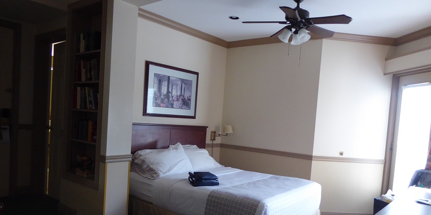 There are many hotels available near the national park