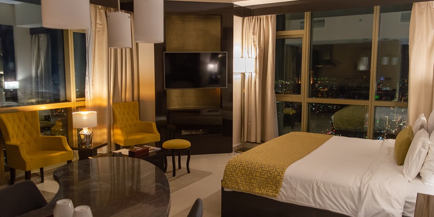 There are many luxurious hotels available near the wildlife sanctuary.