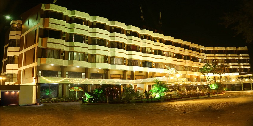 Samdareeya Hotel building with a modern facade and welcoming entrance, nearby to Amarkantak temple.