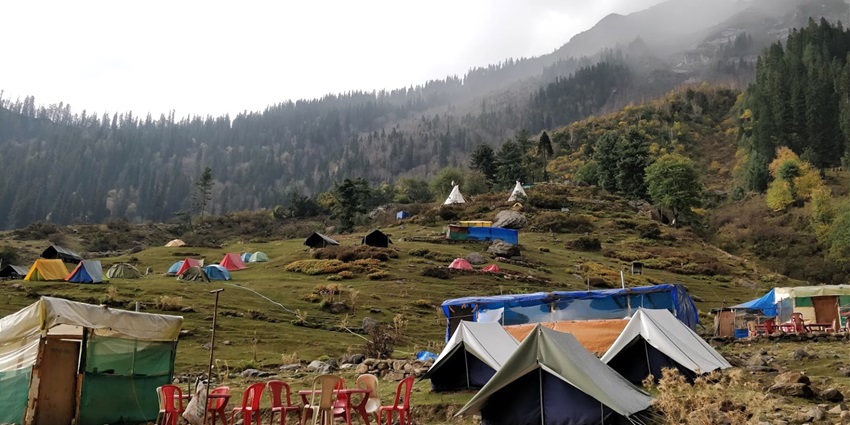 The Campsite for Kheerganga trek in Himachal Pradesh which is the most scenic place to be