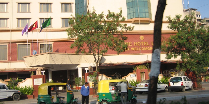 Image of front view of Fortune Landmark Hotel in Ahmedabad - hotels near the park