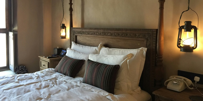 An image of a hotel room, an accommodation to stay near the iconic Akshardham Temple.