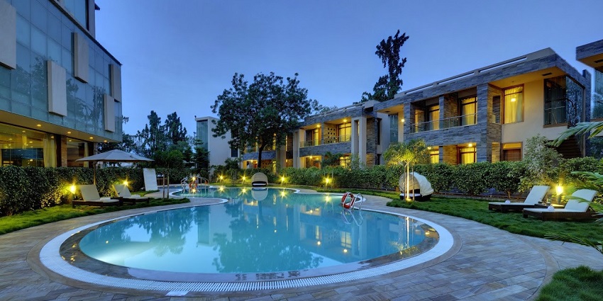 Accomodations nearby offer a variety of services according to tourists budget