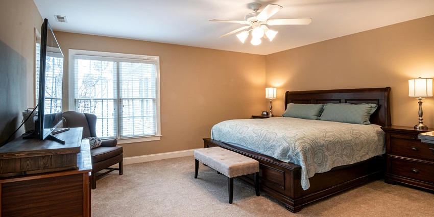 There are many accommodation options available near the holy complex for a stay.
