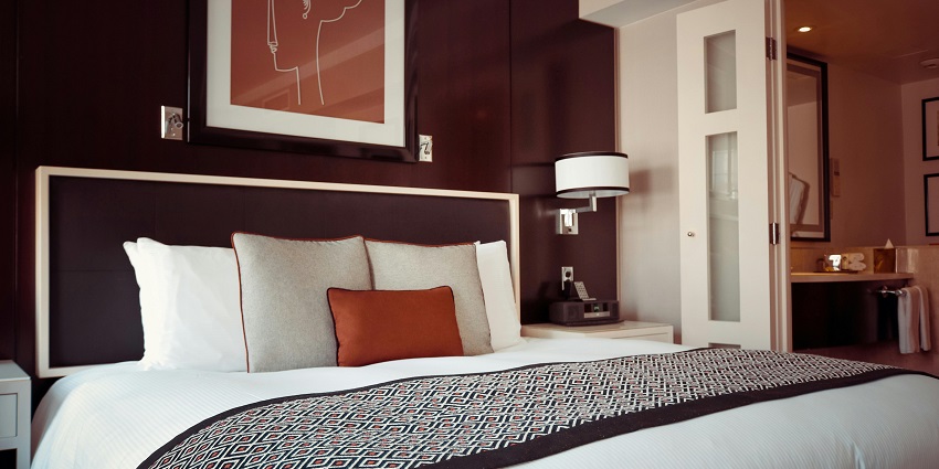 There are many lodging and accommodation options located near the attraction for stay.