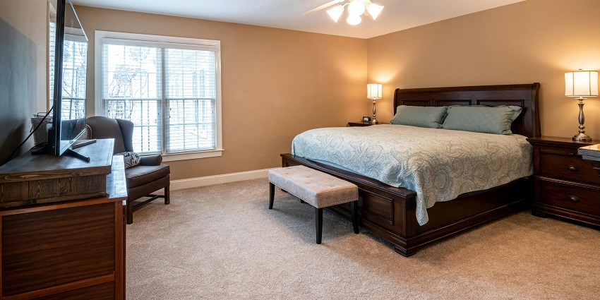 There are many luxurious and budget hotels available near the attraction for a stay.