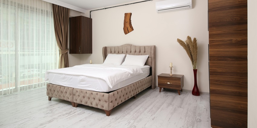 Beautiful image of the idyllic accommodation and the cosy bedroom in the Hotel