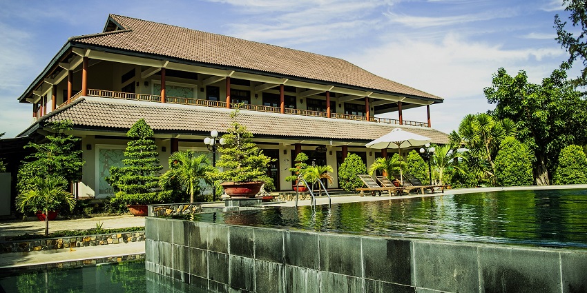 Resorts nearby Betul forts offer a diverse range of facilities according to tourists budget
