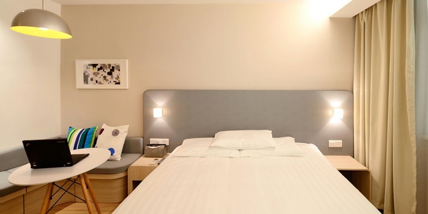Snapshot from the inside of the bed room of a hotel in the idyllic city