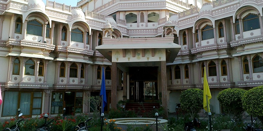 Relax in majestic stays in Rajasthan to enhance your comfort during the trip.