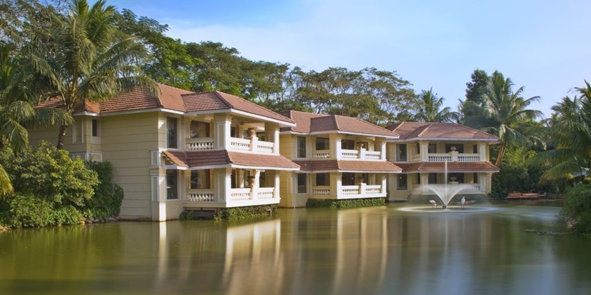 The Temple visitors can stay at nearby hotels like Fortune Park