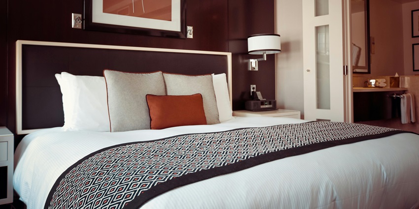You can stay in comfortable hotels near Jallianwala Bagh Museum in Amritsar.