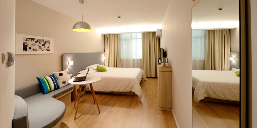 Accommodations offering diverse options ranging from basic to luxury for different budgets