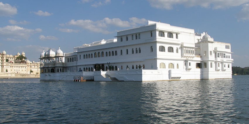 Treehouse Hotel Udaipur offers Luxury stays near Jungle Safari Udaipur and serene accommodations.