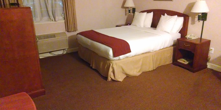 Akkalkot offers budget lodges, mid-range hotels, and peaceful guesthouses.