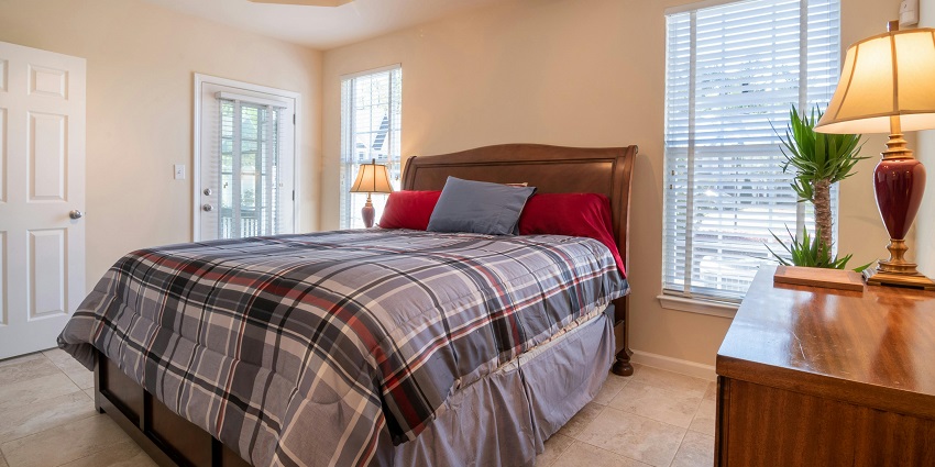 There are many comfortable hotels located near the attraction offering beautiful views.