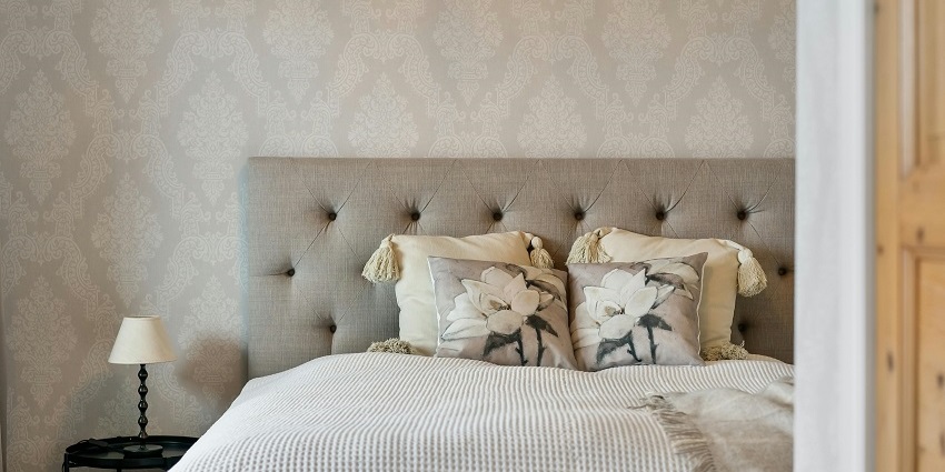 You can choose from a variety of luxury and budget accommodations near the site.