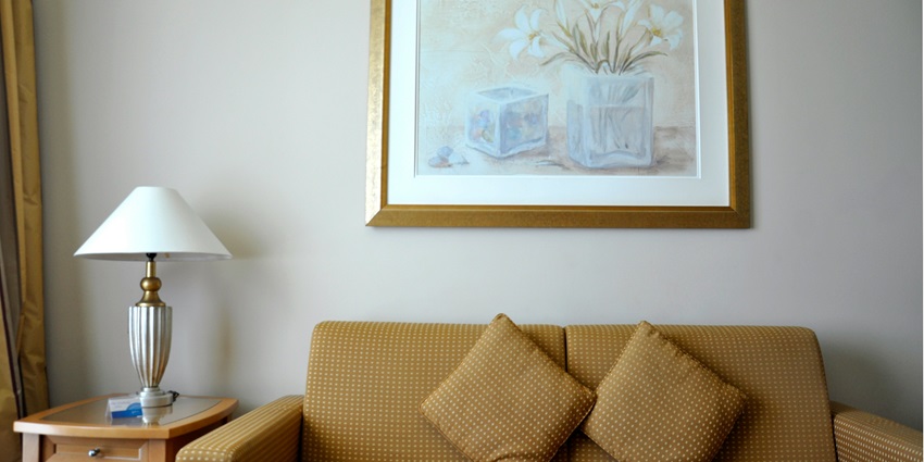 Simple and budget-friendly hotels and guesthouses are available near the Rat Temple.