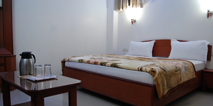 You have options to stay in comfortable hotels with amazing facilities during your trip to Alai Fort.