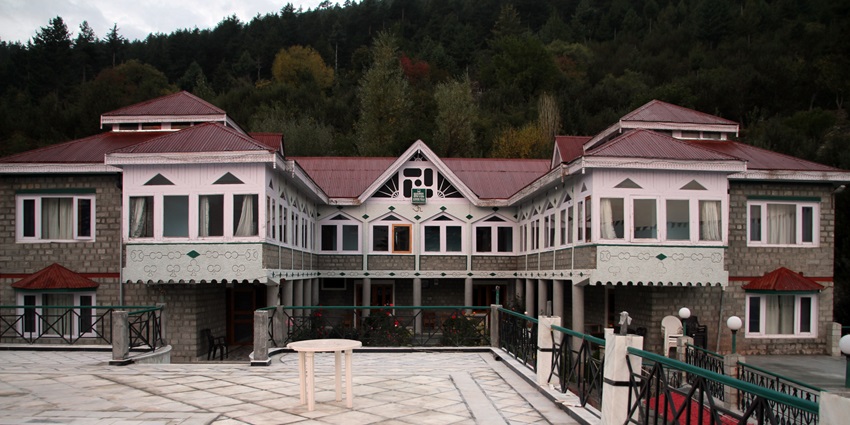 View of the Hotel Kinner Villa in Kalpa and other hotels near airports in Himachal.