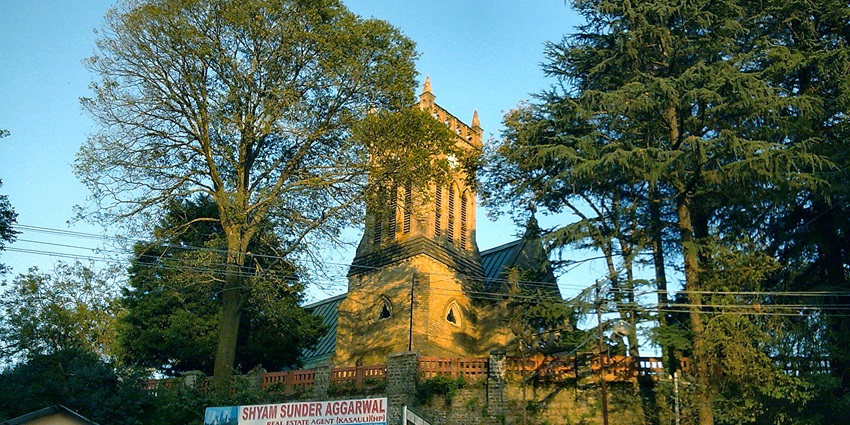 Overview of Kasauli, highlighting its lush landscapes for trekking in Kasauli.