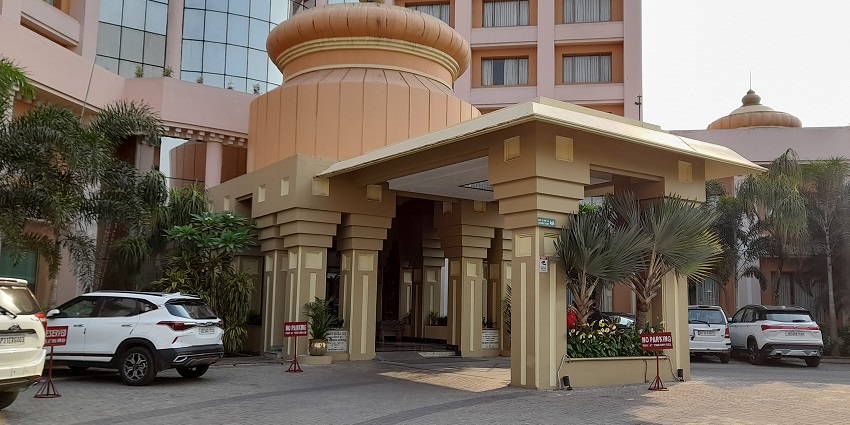 There are various places where you can stay near Sisupalgarh Fort.