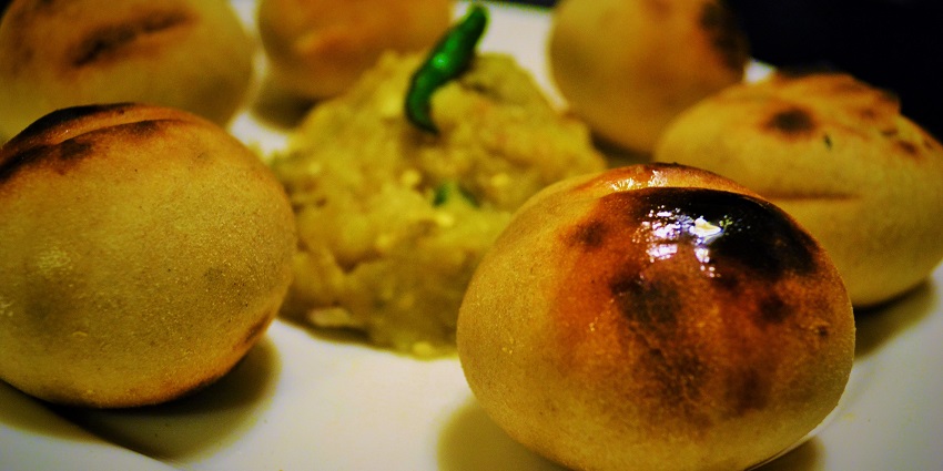 Relish the delicious dishes of the Indian state of Bihar, on your trip to its sacred temples.