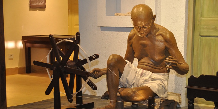 Witnessing the life-sized sculptures is one of the best things in Dandi Beach Museum.