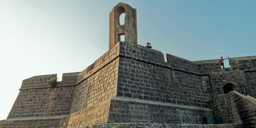 Worli Fort in Mumbai offers scenic Arabian Sea views and a unique colonial charm.
