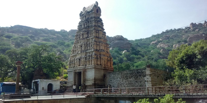 Yaganti Temple has the idol of Nandi, which is said to be growing in size over the years.