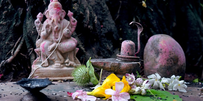 Yaganti Temple is a highly revered temple, dedicated to Lord Shiva near Kurnool Caves.