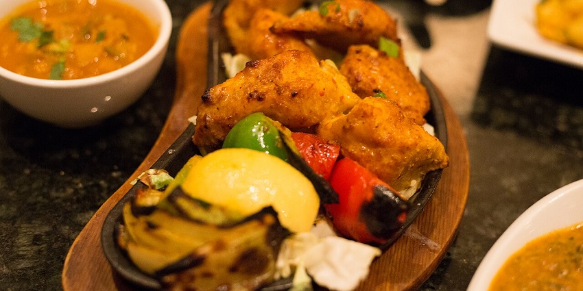 Picture of the Himalayan food served in the ceramic plate with the slice of Lemon