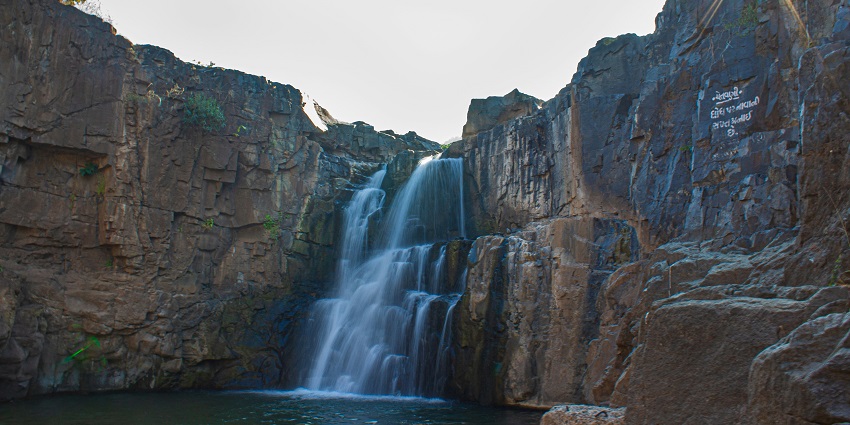 Zarwani Waterfalls is one of the most beautiful destinations for trekking in Gujarat.
