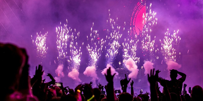 Enjoy a vibrant party packed with people, lit by colourful lights, and lively music.
Viewers of this file can see comments and suggestions