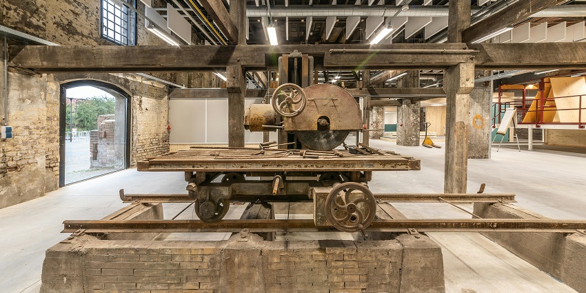 An old industrial cutting machinery at a refurbished museum, one of Cuttack Museums.
Viewers of this file can see comments and suggestions