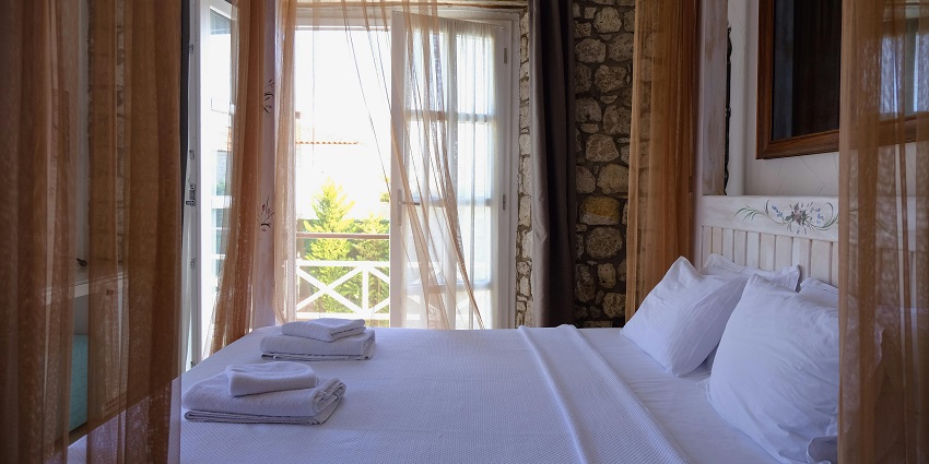 There are various cost-effective accommodation options available near the attraction.