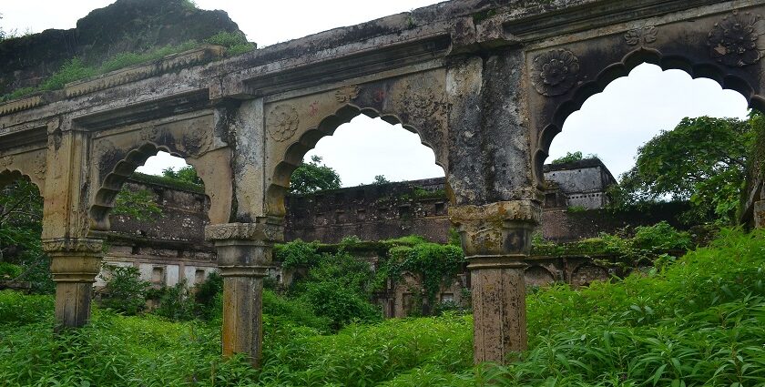 Ruins of Arjungad Fort in Gujarat, perfect for exploring historical and ancient periods.