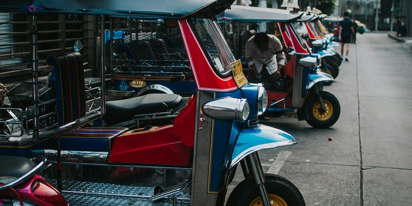 If you are travelling to the attraction by road, take an auto from a nearby location.
