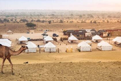 Camping in Pushkar features holy lakes, temples, and a blend of adventure and tranquillity.