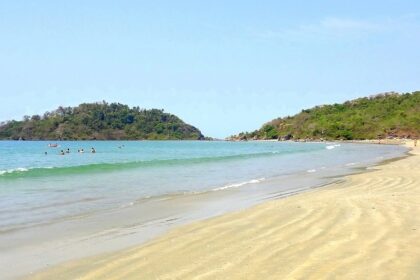 A picture of a Beach in Goa with pristine waters approaching the shore