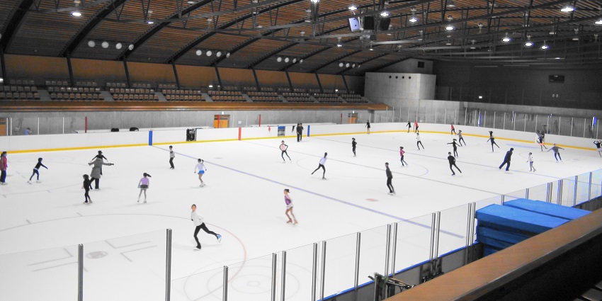 iSkate is a skating rink and cafe on the 6th floor of the Ambience Mall in the city.