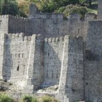 Kutlehar Fort is a historic fort with ancient architecture, offering lovely views.