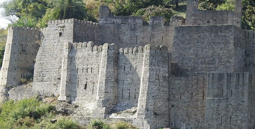 Kutlehar Fort is a historic fort with ancient architecture, offering lovely views.