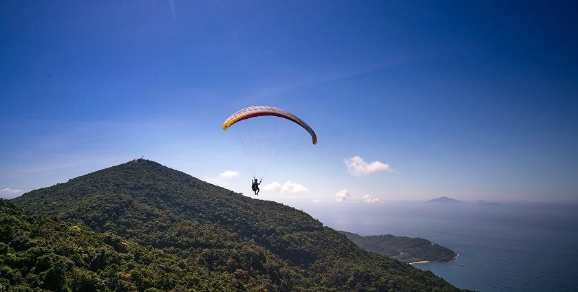 Paragliding in Mount Abu offers stunning views of hills and lakes to all travellers.