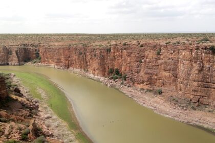 Majestic view of the stream behind Ganikota Fort, one of the best places to visit in Gandikota for history lovers