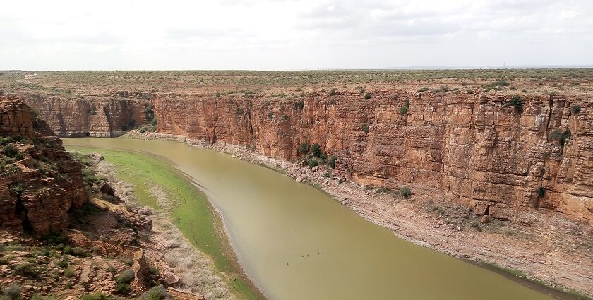 Majestic view of the stream behind Ganikota Fort, one of the best places to visit in Gandikota for history lovers