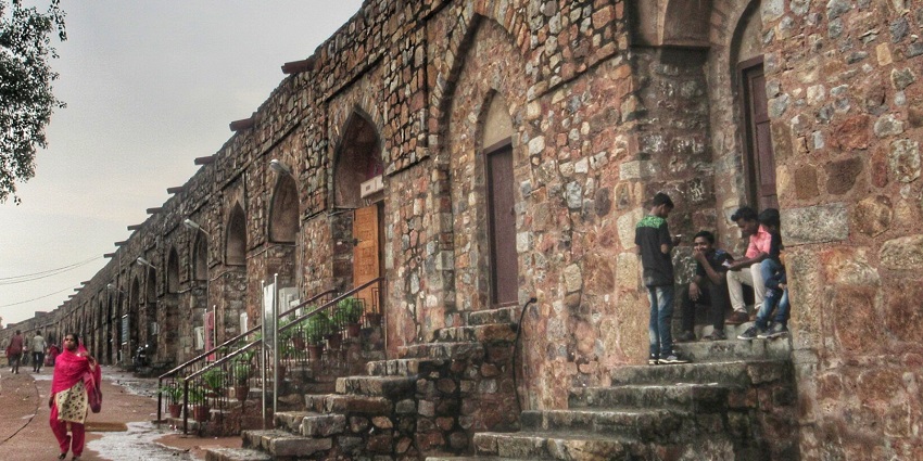 Purana Qila Museum address is within the Old Fort complex in New Delhi region.