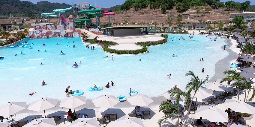 The Crazy World Water Park has attractions like a wave pool and lazy river for relaxation.
